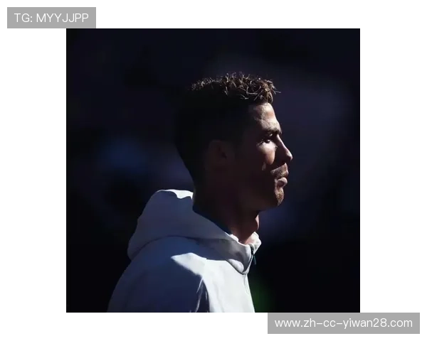 足球场上的魅力风采：聚焦帅气球星的个性头像展示